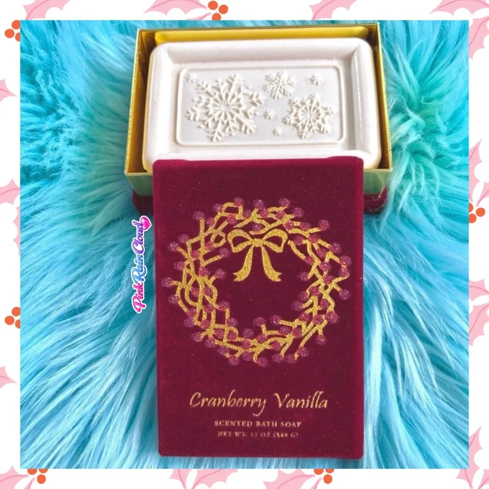 Cranberry Vanilla Scented Bath Soap 12 oz Snowflake Holiday Gift Box